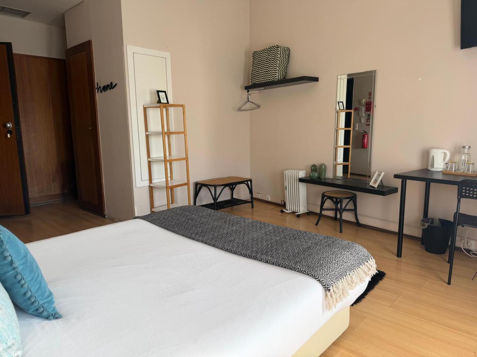 Oporto Trindade Residence — Photos 1